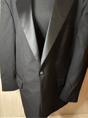 Black Men's Satin-Lapel Tuxedo Jacket & Pants 40/ Large Wool